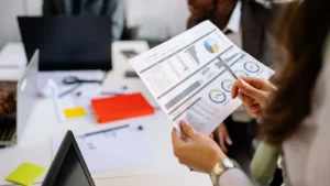 团队审核企业数据图表与品牌事实资料